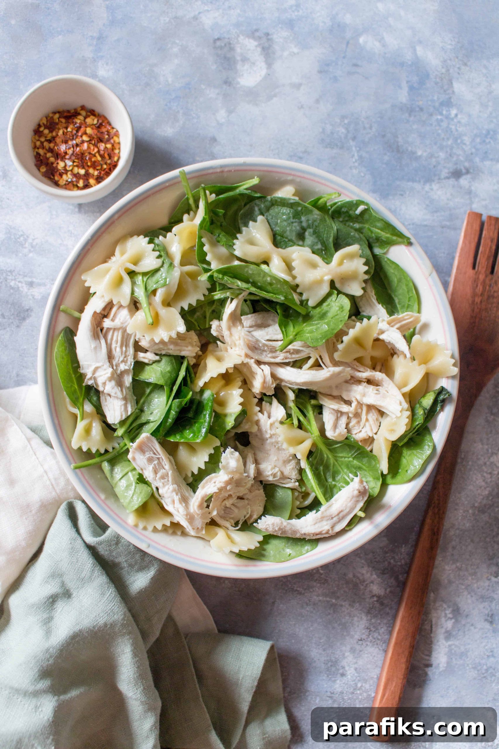 10 Delicious Lunch Ideas for Work That Save Time 5 Cold Chicken Pasta Salad