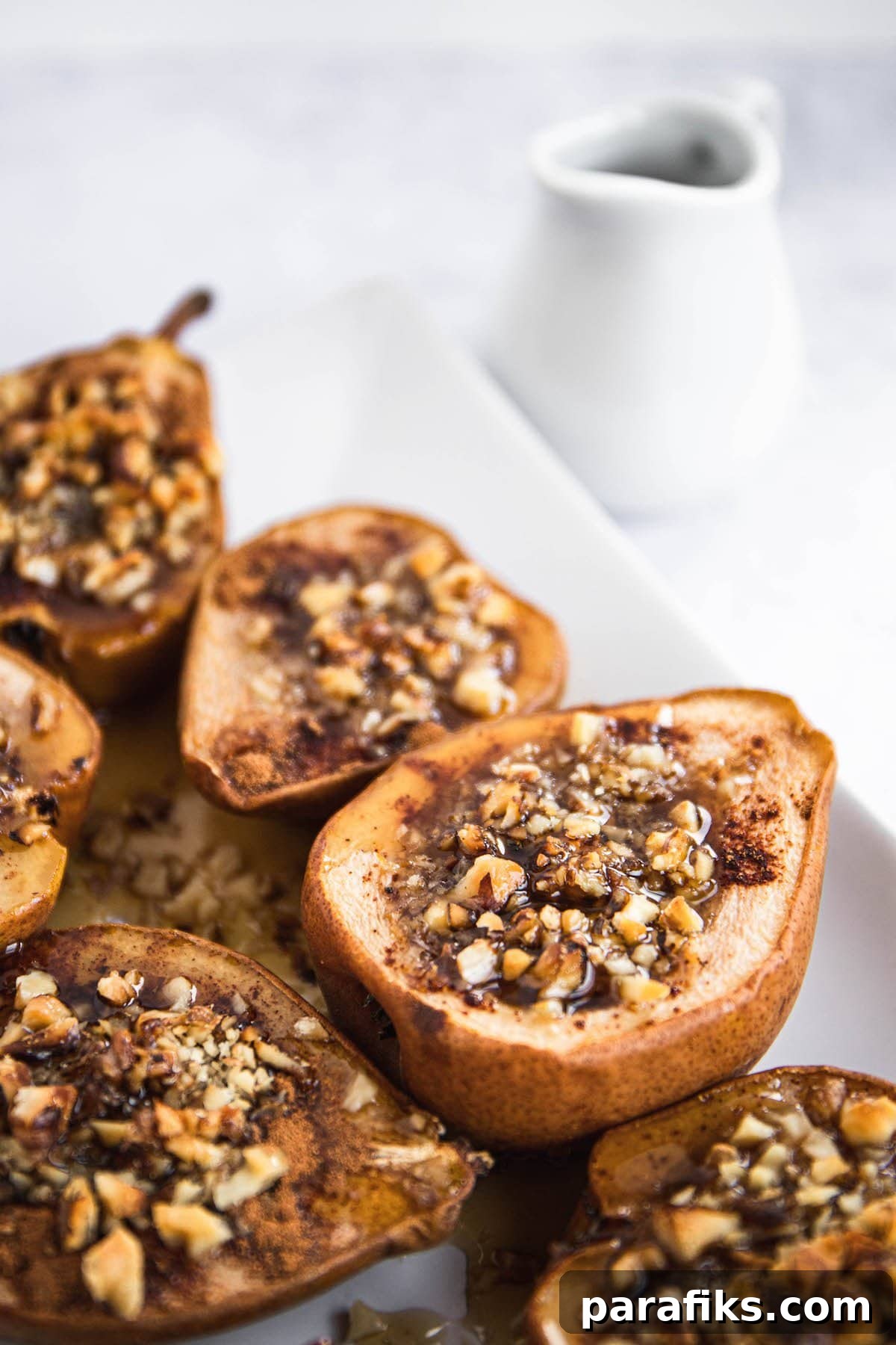 Baked pear with walnuts